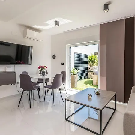 Сasa de vacaciones 2 Bedroom Cozy In *