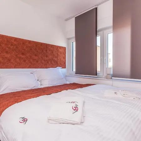 2 Bedroom Cozy In Сasa de vacaciones Sukošan